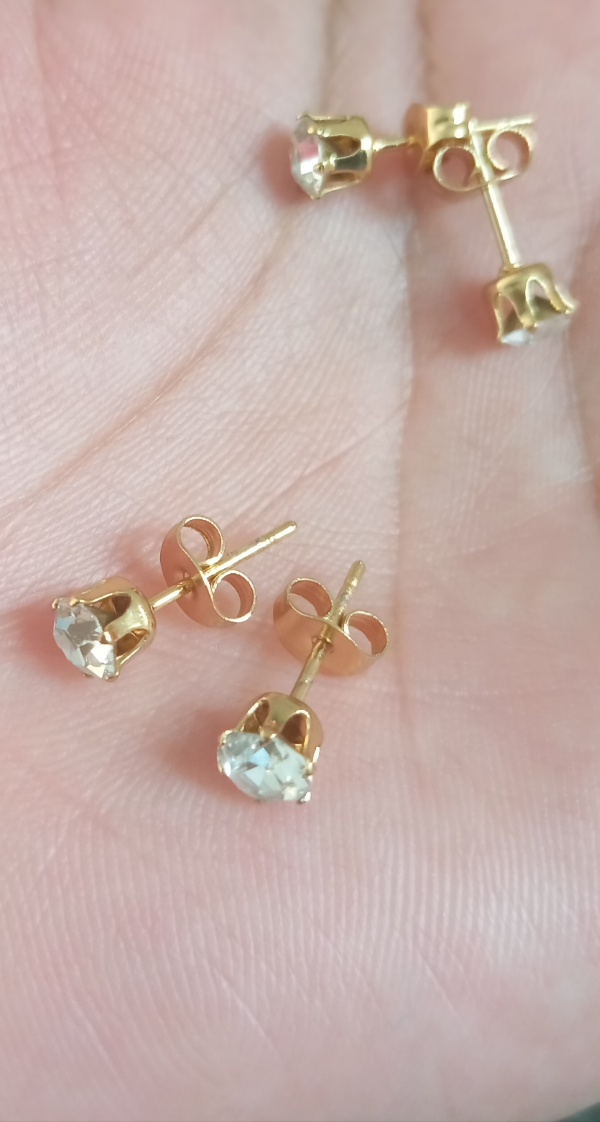 Gold Solitaire ,round white stone stud