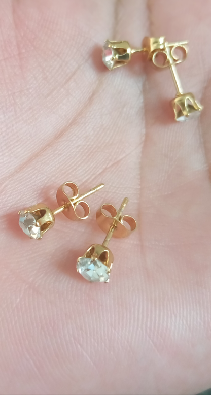 Gold Solitaire ,round white stone stud